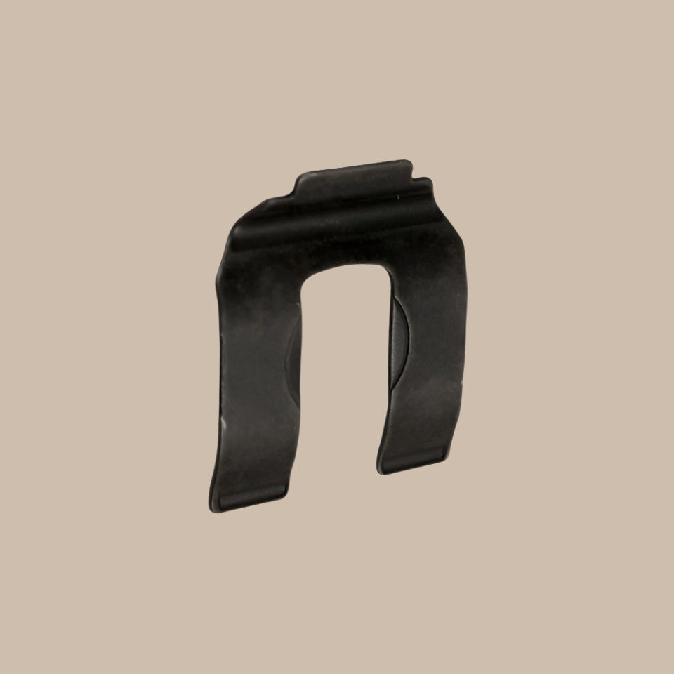Brake hose retaining clip